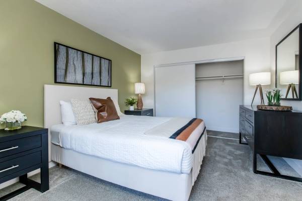 $2,199 / 1br - 628ft2 - Soaring Cathedral Ceilings, Play Areas, 1/bd 1/ba (18414 W. Jakes Way, Canyon Country, CA)63952932789251120