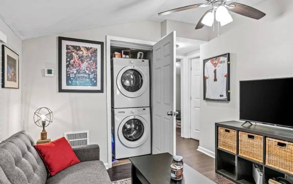 $1,000 / 1br - 700ft2 - GREAT 1 BEDROOM COTTAGE 5 MINS TO UGA & DOWNTOWN ATHENS (Athens, GA)63792067585281123