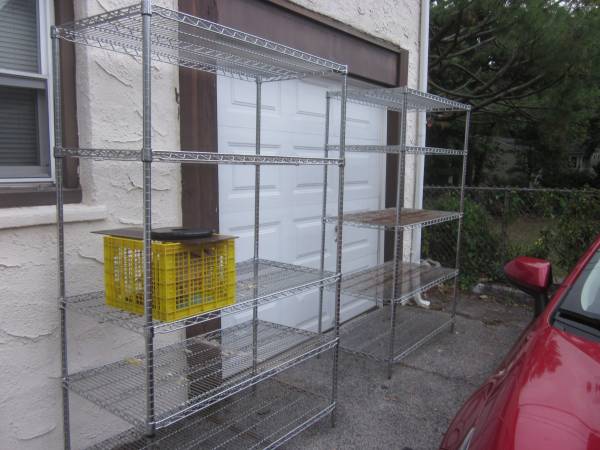 2 wire shelves 6'x4'x2' no wheels 5 shelves each 1