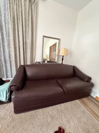 Brown Leather Sofa / Couch - Excellent Condition 1