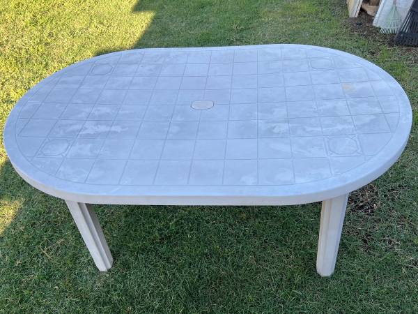 Patio Table plastic-Oval 1