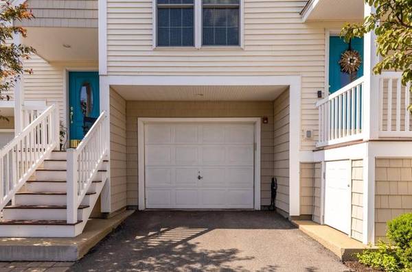 $2,674 / 2br - 1725ft2 - Beautiful Condo For Rent Located In Hampton (Hampton)63932060056579121