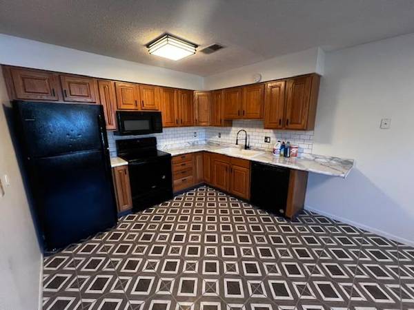 $1150.00 / 3br - Spacious 3 Bed 2 Bath Unit in Chillicothe, OH - $1150/mo64007686368513121