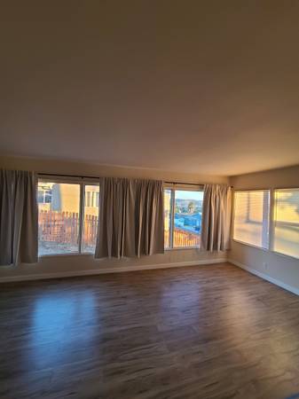 $2,600 / 2hab - 1050ft2 - Encantadora casa en una colina (Spring Valley/Dictionary Hill)63845975390851123