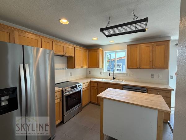 $2,800 / 3br - 1448ft2 - Scappoose home, 3 beds, 2.5bath, office and shop, large fenced yard (Scappoose)63672530457217122