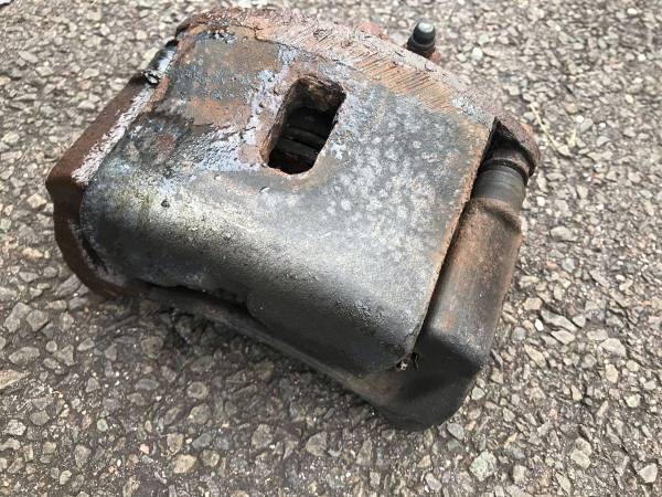 Honda Odyssey 2000 front left brake caliper 1