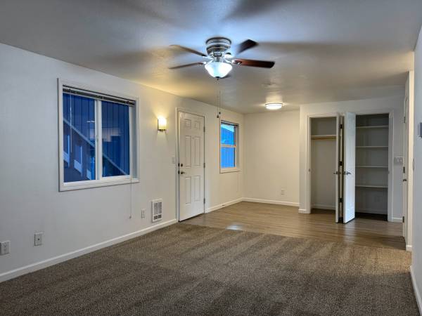 $1,500 / 1br - 624ft2 - GROUND FLOOR!! MOVE-IN READY, W/D In Unit, Indoor Pool/Sauna (Bellingham)63920958663043123