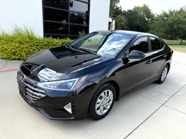 2019 HYUNDAI ELANTRA SE 1