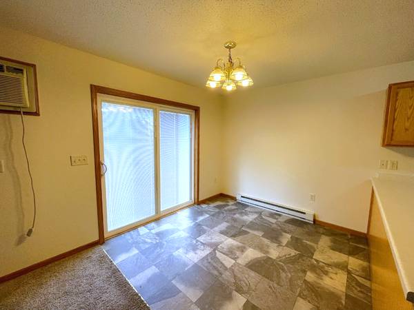 $995 / 3br - 1700ft2 - 🏡 3BR/2BA + 2-Car Garage | $995/mo | Cat Friendly | Menomonie (Menomonie, WI)63845960043139122