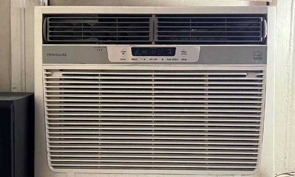 Frigidaire 12,000 BTU Window Air Conditioner 1