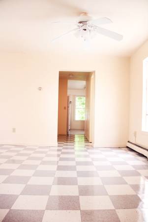 $2,800 / 3br - Spacious 3 bedroom - AVAILABLE JUNE 1st 2026 (Burlington)63992935450755124