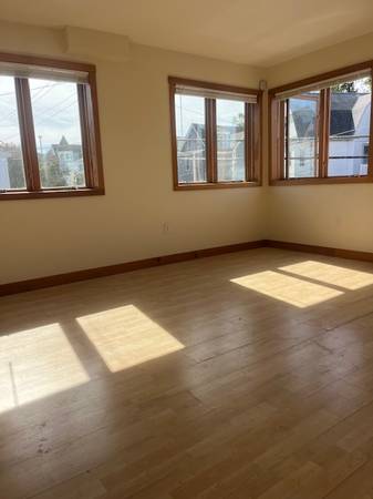 $3,500 / 3br - Good size apartment in MEDFORD- Nov 1st ready ---2 Levels (Medford)63828338662659121