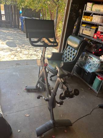 Peloton Bike 3rd Gen, Almost 400 Rides 1