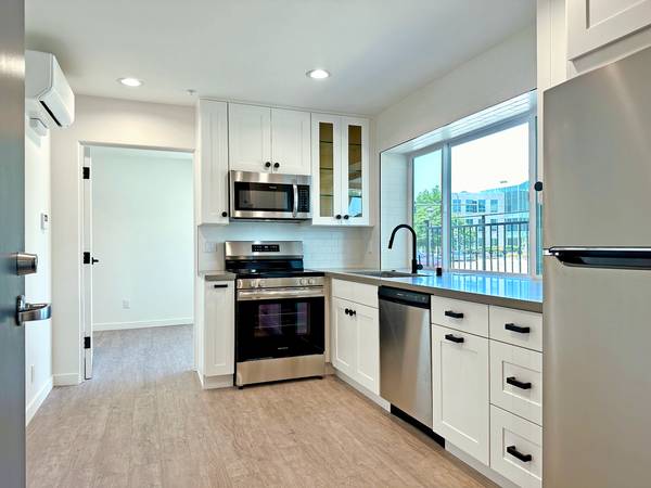 $1,995 / 1br - 1 Dormitorio Brentwood ✶ Unidad Totalmente Renovada (Century City Westwood Beverly Hills)63857624409089123