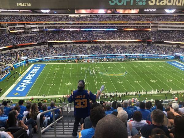 LA Chargers v Minnesota Vikings - 4 Premier seats (Aisle) with parking 1