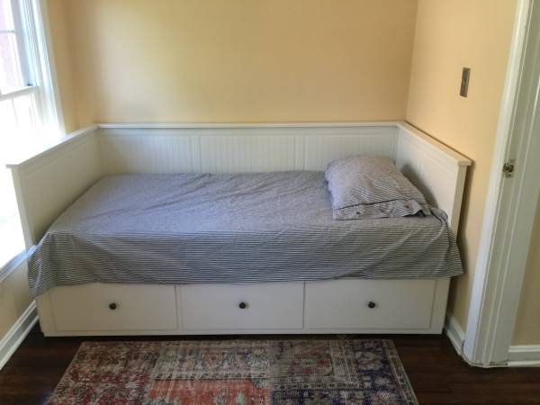 Roommate for a small townhouse @ Georgetown waterfront 1