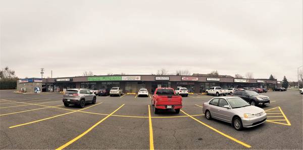 1,200 space for rent -- Sainte-Julie 1