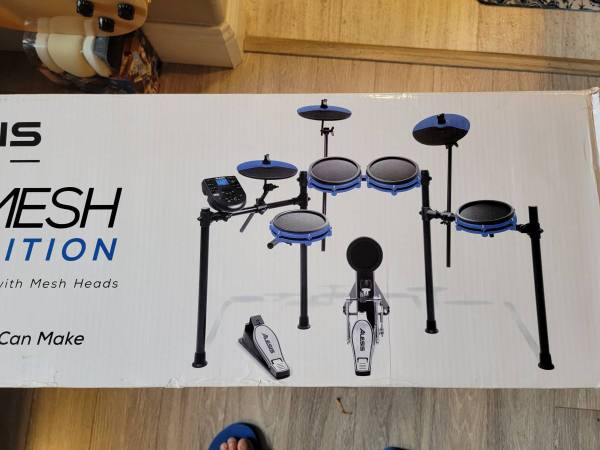 ALESIS ELECTRIC DRUM SET 1