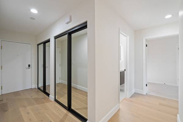 $1,650 / 2br - 1440ft2 - Enjoy the best of Burlingame living in this spacious, high-end condo (burlingame)63935454365955124