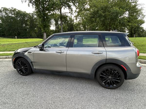 2016 Mini Cooper Clubman_Edición California_6 velocidades_76,000 millas - $6,950 (Gainesville)63621061443969122