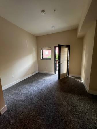 $1,500 / 1br - Shared condo, 1 bed 1 bath available in 2/2 downtown Capitol Hill (Seattle)63944965558786123