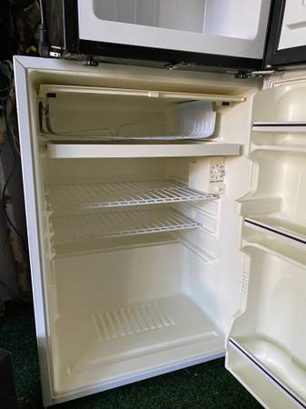 GE REFRIGERATOR 5.6 cu Under Counter__Mini Fridge__Also a FREEZER MINI - $100 (Fairfax, Virginia, 22030____________________________________)63470993334913123