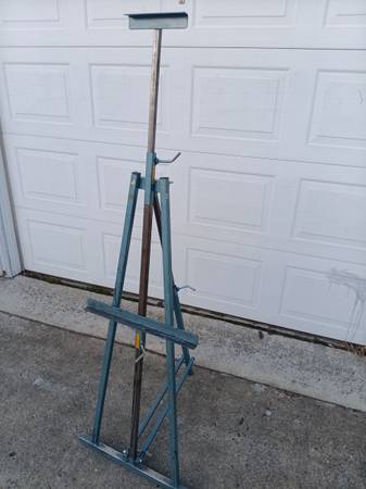 Metal Easel CE100 COLLEGIATE EASEL 1