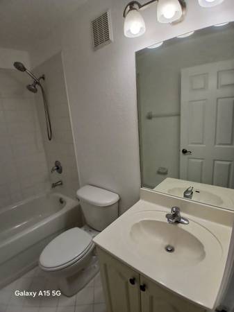 $800 / 1br - Se renta cuarto en Homestead a mujer (Homestead)63379543411073121