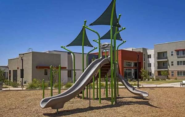 $1,389 / 2hab - 907ft2 - Donde el estilo es una forma de vida: Experimente nuestro encantador departamento de 2 habitaciones. (Goodyear)63623945375107124