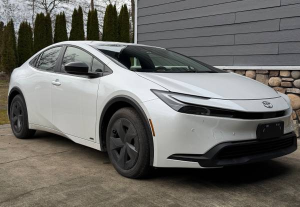 2024 TOYOTA PRIUS LE HATCHBACK HYBRID 4D 1