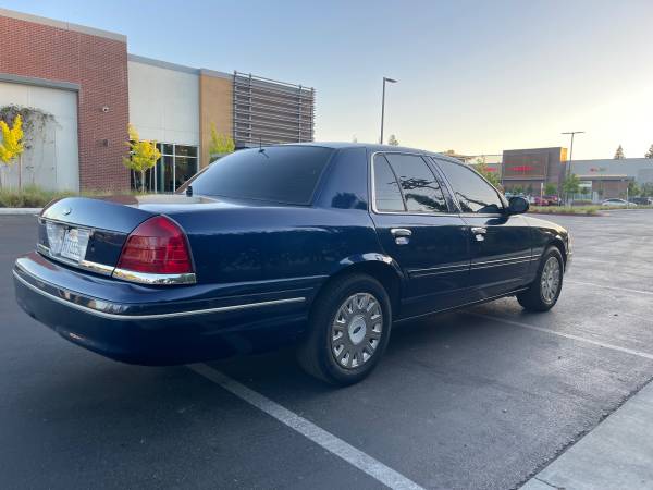 2004 FORD CROWN VICTORIA P71 AZUL - $5,500 (SACRAMENTO)63619306556929122