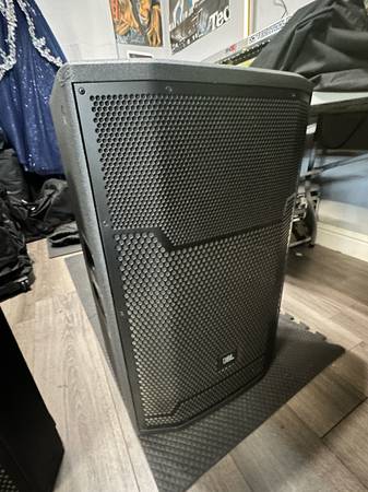 JBL PRX715 speakers 1