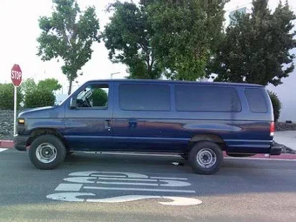 2013 Ford E350 Super Duty - Photo 4