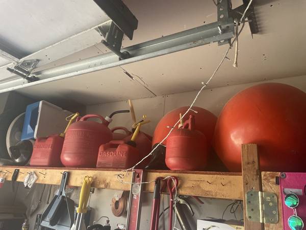 gas cans for sale 1
