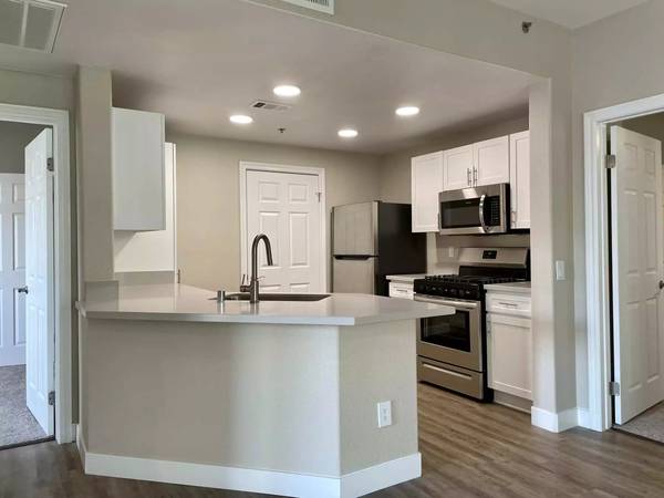 $2,445 / 2br - 1087ft2 - ¡Transporte público cercano! Excelente ubicación para desplazamientos. 2 habitaciones, 2 baños (La Quinta)63668354082945121