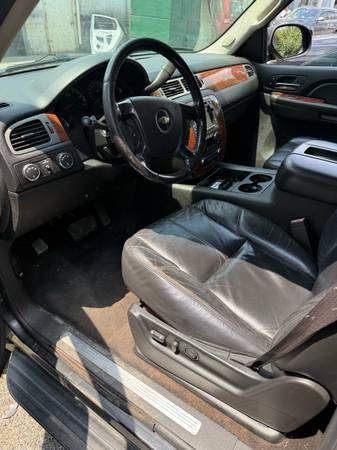 2008 CHEVY SUBURBAN (problema eléctrico) ASIENTOS DE 3.ª FILA - $2,200 (Kensington)63612026654337123
