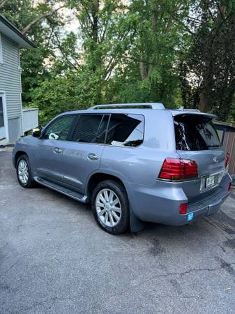 Lexus LX570 in excellent condition - $19,999 (Vallhalla)63654718667521122
