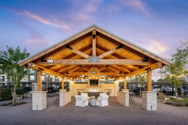 $3,430 / 3br - 1362ft2 - Be at the center of it all: 3 BR, 2 BA, 1362 Sq Ft. (Gilbert - Park University Gilbert)64024999416321124