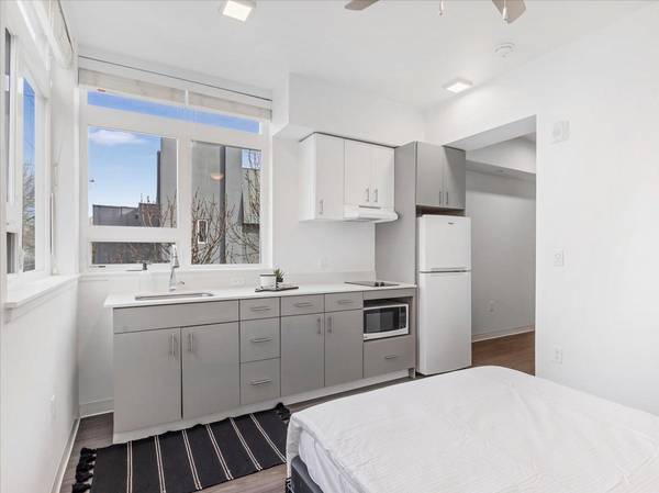 $962 / 227ft2 - Effortless Commute! 7 Blocks from SE Grand & Taylor MAX Line (SE Portland/Broadway/Laurelhurst/Buckman)64038884649986123
