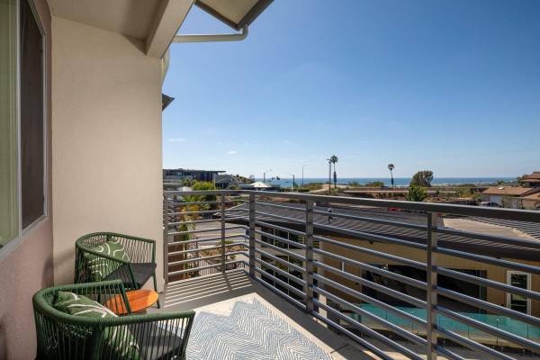 $4,965 / 2br - 1122ft2 - Plano de planta de una, dos y tres habitaciones, pisos de madera de vinilo en todas partes (Encinitas)63657343147521124