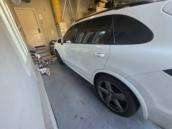 2017 Porsche Cayenne GTS - $29,500 (san jose sur)63469883016195122
