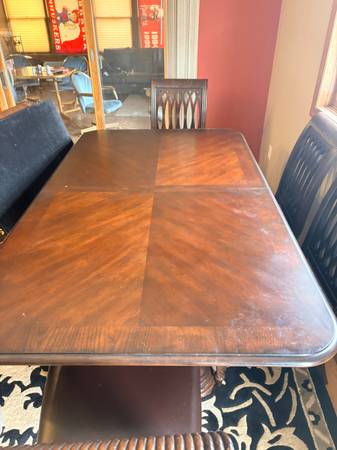 Dining table with 2 leaf's 1