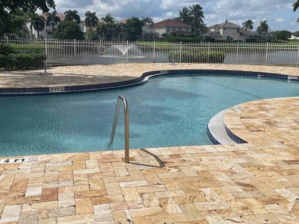 $995 / 2br - Roommate/Unfurnished Room in 2 Bedroom 2 Bath Apartment (West Palm Beach)63906441367683120