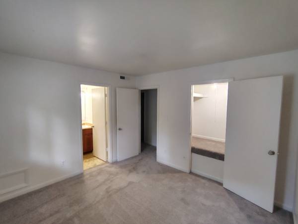 $1221.00 / 3br - 1032ft2 - Spacious 3 Bed 2 Bath Unit in Lynchburg, VA - $1221/mo - WAITLIST Avai63851970694915123
