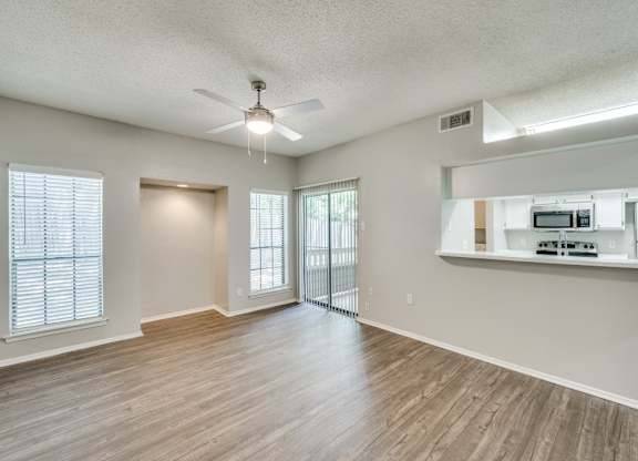 $1,360 / 2br - 900ft2 - Patio/Balcony, Fireplace, 2 bedroom (1400 Esters Rd, Irving, TX)63936352920578123
