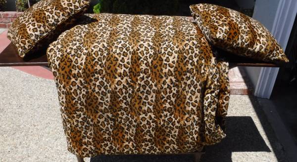 Over Size King Size Leopard Pattern Bed Spread + Two Pillows 1