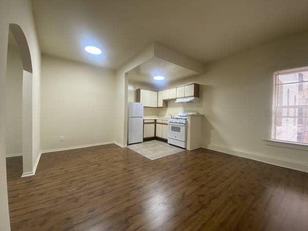 $1,995 Extra Large Studio ~ Move in Special (Koreatown)63774528295809122