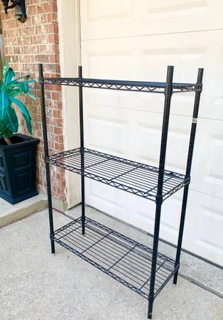 interMetro black shelf prepack hlf metal 3-teir . Excellent condition. See pics 1