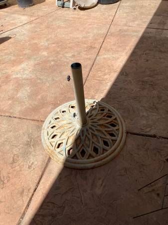 Heavy decorative metal umbrella stand 1