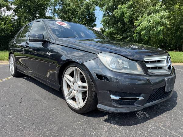 2012 MERCEDES BENZ C300 4matic con 140,000 millas - $3,600 (Severn)63616184864131122
